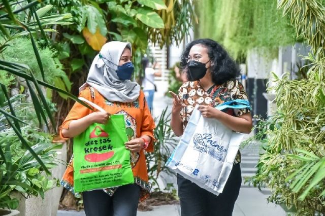 Pemkot Surabaya Terbitkan Perwali Pengurangan Penggunaan Kantong Plastik