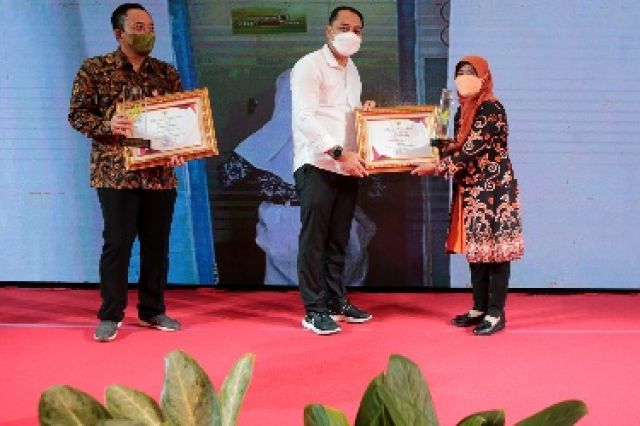 Wali Kota Eri Beri Penghargaan SD-SMP yang Toilet dan Kantinnya Bersih