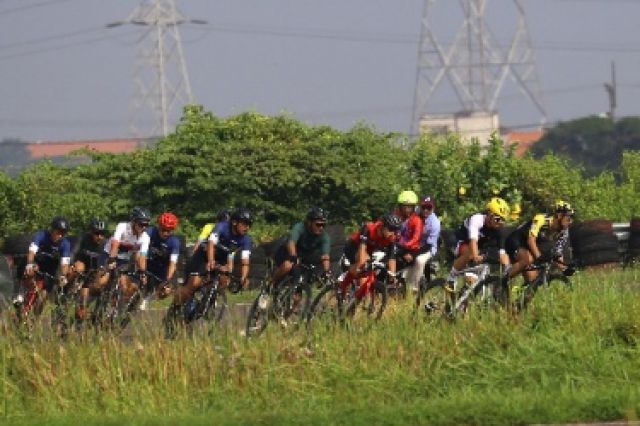 Ratusan Pembalap Sepeda Ramaikan Suroboyo Race 2022