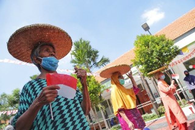 Heboh Saat Lansia di Griya Werdha Surabaya Ikuti Lomba Kemerdekaan
