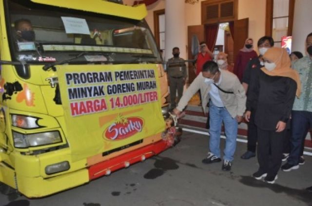 Pemprov Jatim Distribusikan Minyak Goreng ke 15 Kabupaten/kota