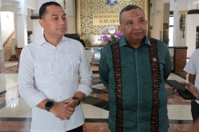 Wamenaker RI Support Penuh Program Padat Karya Walikota Eri Cahyadi