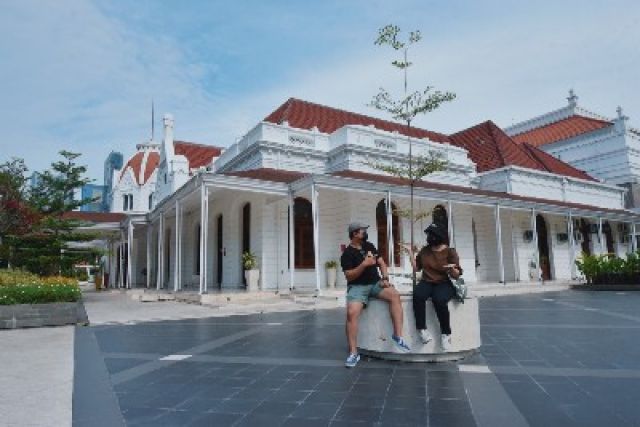 Alun-Alun Surabaya Ditutup Sementara Dipakai Syuting Film