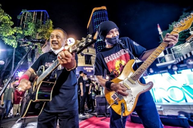 Pemkot Surabaya Gelar Pertunjukan Amal di Tunjungan Romansa
