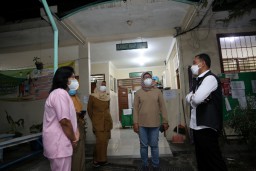 Wali Kota Eri Tinjau Pelayanan Puskesmas Saat Buka 24 Jam Nonstop