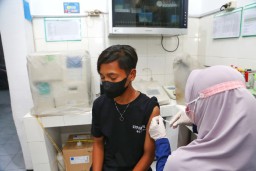 Pemkot Surabaya Gelar Swab dan Vaksin Hunter Serentak di 31 Kecamatan