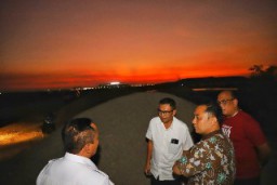Pemkot Surabaya Pasang Membran dan Tanam Ribuan Pohon