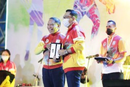 Gubernur Ridwan Kamil Raih Penghargaan Kategori Pembina