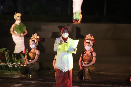 Wali Kota Risma Bacakan Puisi Berjudul Sang Kala