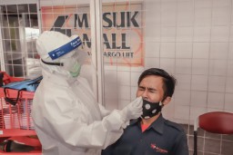 Setelah Pasar, Pemkot Surabaya juga Gelar Tes Swab Massal di Mal