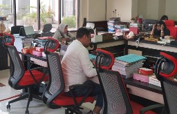 Komisi D Bahas Keluhan Tenaga di SD dan SMP Negeri di Surabaya