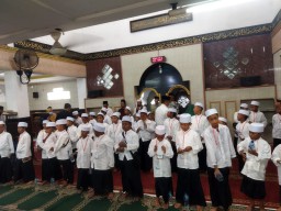 Takmir Masjid Waqofiyan Gelar Khitanan Masal