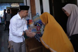 Wali Kota Eri Cahyadi Beri Santunan Korban Kecelakaan Maut di Lumajang