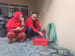 Air PDAM bau Amis dan keruh, warga terpaksa masak gunakan air isi ulang