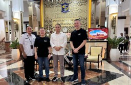 Mawar Sharon Peduli Tukang Sampah Kota Surabaya