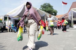 Hambat Laju Inflasi, Wali Kota Eri Cahyadi Maksimalkan Subsidi Transportasi dan Warung TPID