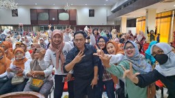 Caleg dan politisi senior Banteng, rayakan HUT PDIP ke 51 bareng ribuan emak-emak