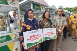 Pemkot Surabaya beri Bantuan Modal Usaha hingga Rombong ke Pokmas dan Pertukir Kategori Gamis