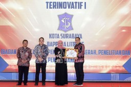 Hampir Tiga Tahun Pimpin Surabaya, Eri Cahyadi Raih 206 Penghargaan