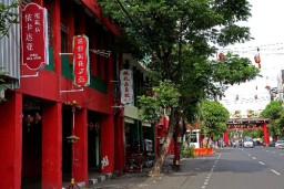 Perkuat Nuansa Chinatown di Kya-Kya Kembang Jepun, Pemkot Surabaya Pasang Papan Bahasa Mandarin