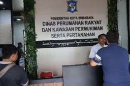 Sejumlah Kantor di Pemkot Surabaya Menggunakan Aksara Jawa