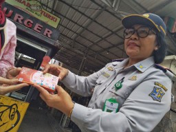 Pemkot Surabaya Luncurkan Voucher Parkir di Balai Kota dan Taman Bungkul