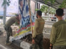 Satpol PP Surabaya Gandeng Panwascam, Tertibkan APK Saat Masa Tenang Pemilu 2024