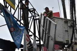 Satpol PP Surabaya Tindak Tegas Reklame Tak Berizin dan Tidak Bayar Pajak