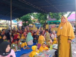 MI Al Mustofa Kenjeran Gelar Lomba Mewarnai  Kebersihan Pantai Diikuti  TK Seluruh Surabaya