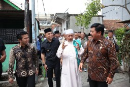 Wali Kota Eri Cahyadi Dampingi Menteri ATR/BPN Serahkan Sertifikat Tanah Wakaf di Ponpes An-Najiyah