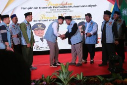 Wali Kota Eri Dinobatkan sebagai Dewan Kehormatan Pemuda Muhammadiyah Surabaya