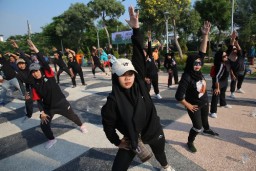 Jaga Kebugaran KPPS dan PPS, Kemenkes RI dan Pemkot Surabaya Gelar Senam Bersama di 31 Kecamatan