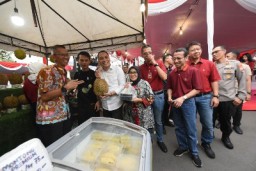 Wali Kota Eri Buka Bank Jatim QRIS Ramadan Vaganza di Balai Kota Surabaya, Digelar Selama Sepekan