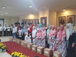 DPRD Surabaya Gelar Buka Puasa dan Santuni Yatim Piatu