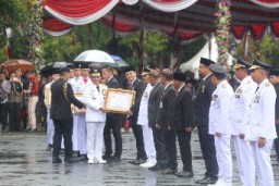 14 Kepala Daerah di Indonesia Terima Tanda Kehormatan Satyalancana Karya Bhakti Praja Nugraha