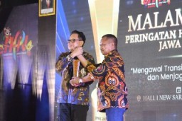 Jaga Kondusifitas Pemilu 2024, Adhy Karyono Terima PWI Jatim Award 2024