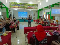 Guru Kelas 1 yang Bakal Dampingi Siswa Inklusi Terima Pembekalan dari Dispendik Kota Surabaya