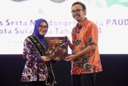 Rini Indriyani Eri Cahyadi Launching 3 Buku Sekaligus, Perlindungan dari Kekerasan hingga Belajar Mi