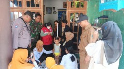 Bersama Empat Pilar Babinsa Benowo Kunjungi Balita Pra Stunting Diwilayah