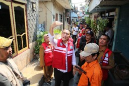 Wali Kota Eri Keliling Kampung hingga Pastikan Pelayanan Adminduk yang Rampung 24 jam