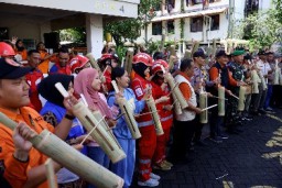 Peringati HKB 2024, Pemkot Surabaya Bekali Kesiapsiagaan Bencana pada Warga Rusunawa Penjaringansari
