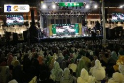 Gus Iqdam Doakan Surabaya Makin Rukun dan Berkah