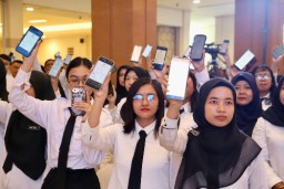 Wali Kota Eri Cahyadi Kembali Serahkan 1.366 SK Pengangkatan PPPK Surabaya