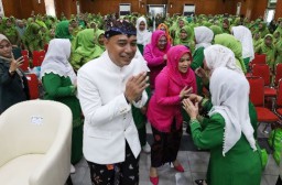 Di HJKS ke-731, Wali Kota Eri Cahyadi Gandeng Muslimat NU Bangun Peradaban Surabaya