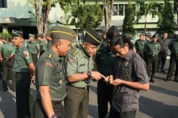 Cegah Judi Online dan Pinjaman Online di Kalangan Prajurit, Kasrem 084/BJ Melakukan Sidak