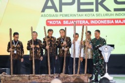 Pimpin Rakernas XVII APEKSI, Wali Kota Eri Cahyadi Satukan Sistem Aplikasi Kota Seluruh Indonesia