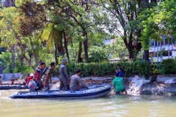 Cegah Pencemaran Lingkungan, Pemkot Surabaya Gelar Patroli Pengawasan di Sungai Kalimas
