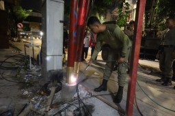Tata Kawasan Kota Lama, Pemkot Surabaya Tertibkan Puluhan Tiang Utilitas Provider di Jalan Karet