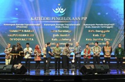Pemkot Surabaya Raih Penghargaan Pengelolaan PIP Transformatif dari Kemendikbud Ristek