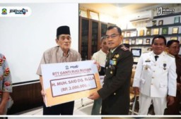 Pj Bupati Junaedi Bakri Serahkan Bantuan ke Kominfo Kabupaten Jeneponto